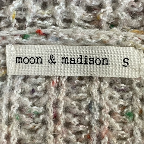 Moon & Madison Cropped Sweater - Picture 6 of 7